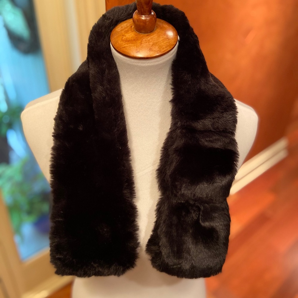 New. Never worn. Deep brown/black faux fur scarf - Picture 3 of 3